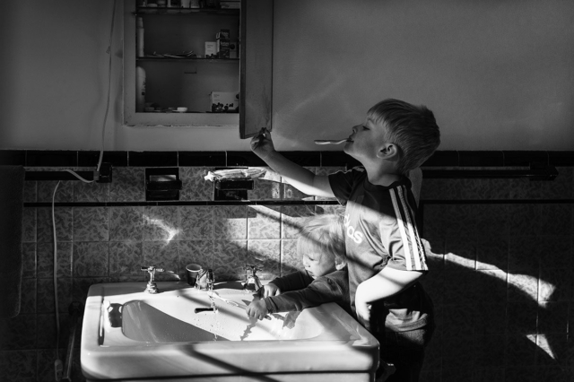 Children brushing teeth in the morning.