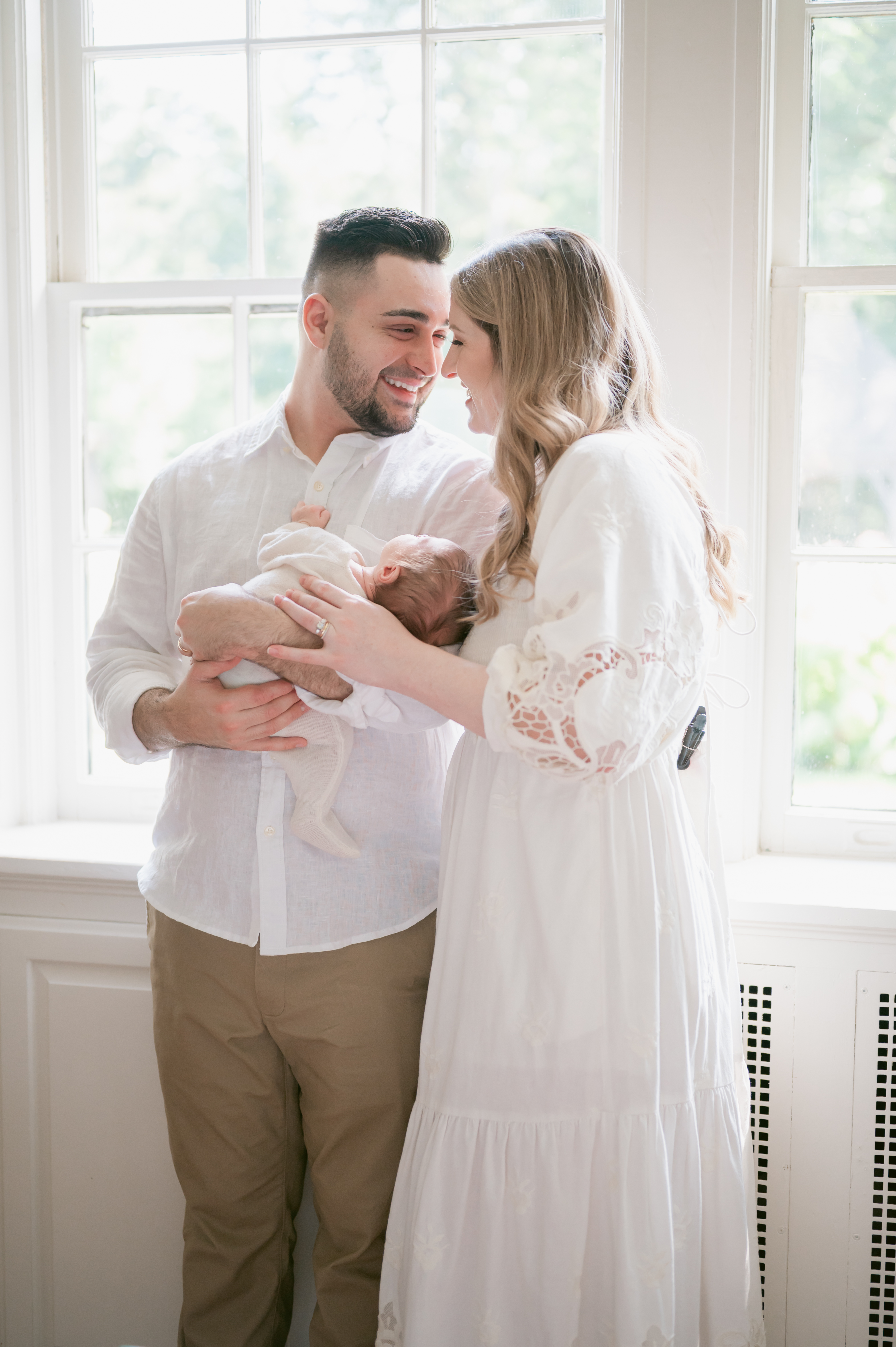 norfolk-newborn-photography-in-home-mom-and-dad-with-baby-077