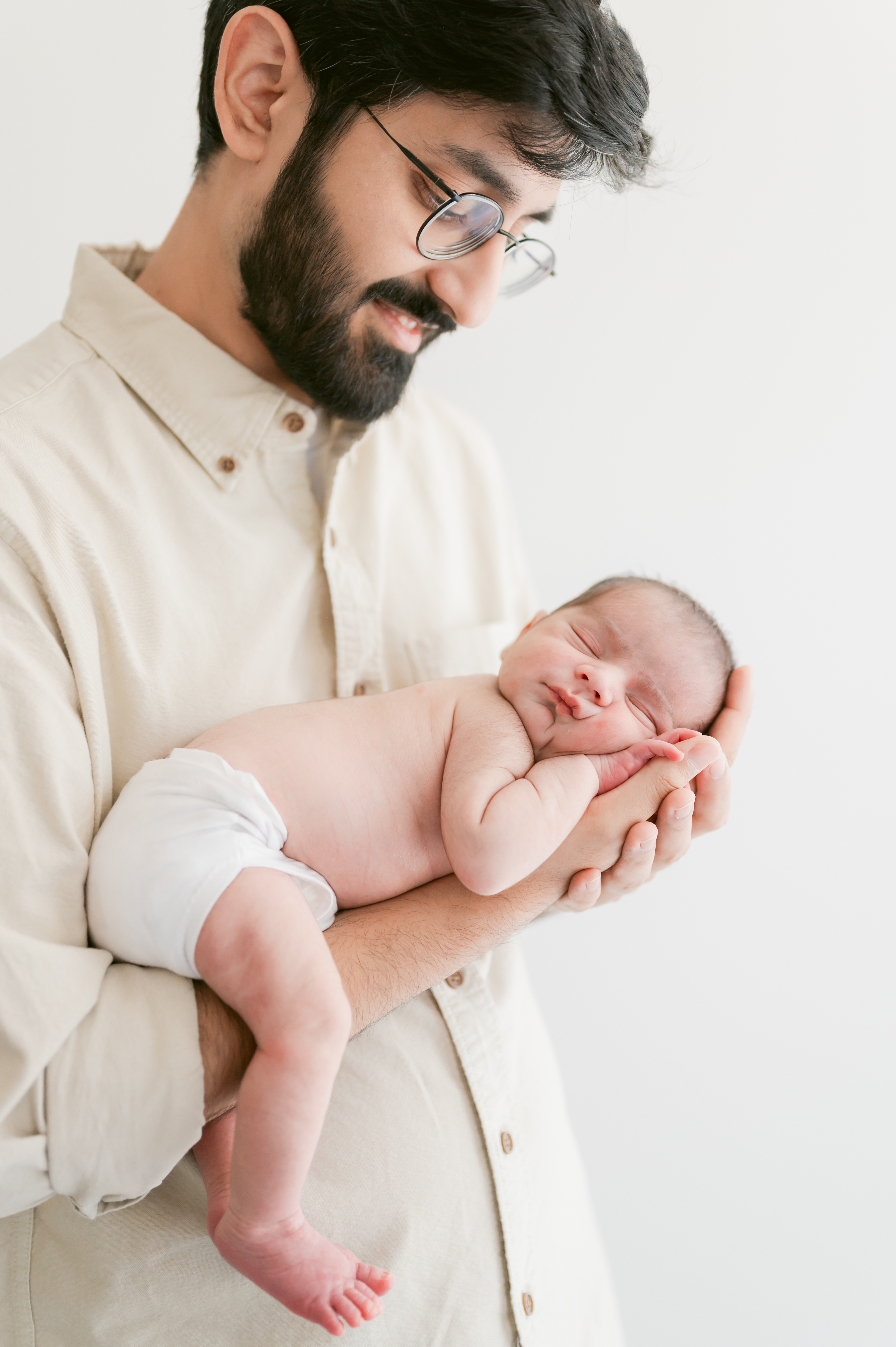 norfolk-newborn-photography-studio-dad-and-baby